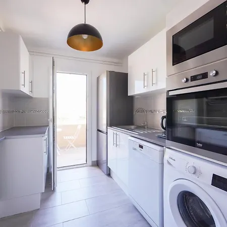Apartment T4 Entierement Renove Proche *